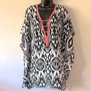 Club Z collection Black and White Patterned Women's Swim Cover-Up S/M